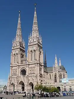 Vue générale de la basilique.