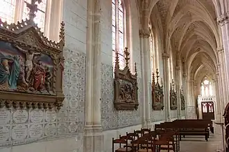 Ex-voto couvrant le mur du collatéral Sud.