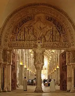 Le tympan du portail central à la Basilique de Vézelay.