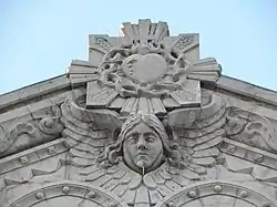 Sculpture faitière de la façade sud
