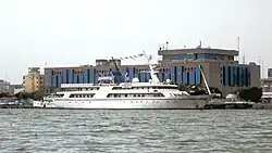 L'ancien super yacht de Saddam Hussein, le Basra Breeze, accoste souvent devant l'hôtel Basra International (un ancien Sheraton) sur les rives du fleuve Chatt Al Arab à Bassorah, en Irak.
