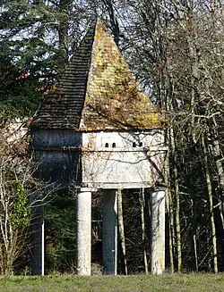 Colombier sur pilotis à Bassillac(Dordogne)..