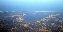 Vue aérienne du bassin d'Arcachon en direction de l'Ouest.