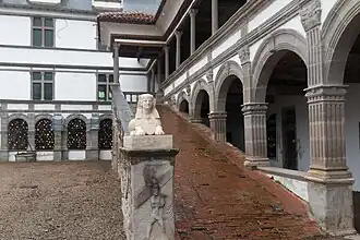 La rampe et le sphynx.