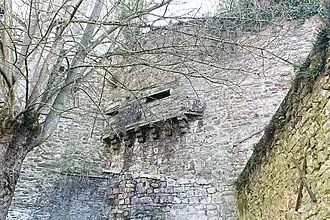 La face nord, avec deux canonnières.