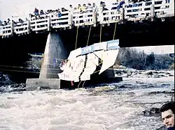 Monter un bât-EAU (Interaction Quiet un collectif d'étudiants, 1987)