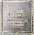 Plaque située au niveau des n°12-14.