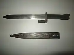 Baïonnette du FN FAL exportés.Sa lame est longue de 20&nbsp;cm.