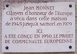 Plaque commémorative apposée à l'entrée de la maison