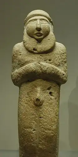Sculpture en ronde-bosse du « roi-prêtre », en nudité rituelle, Uruk récent, Musée du Louvre.