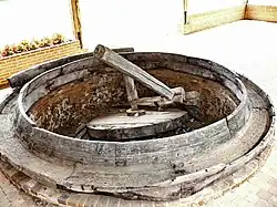 Le broyeur de pommes à cidre, en attente de remontage (2007).