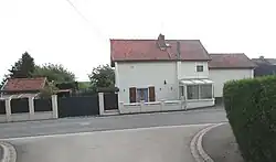 L'ancienne gare transformée en habitation.