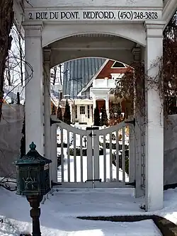 L'entrée du n°2 rue du Pont