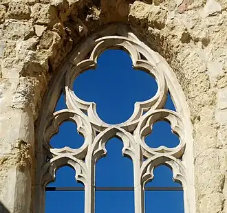 Remplage d'une baiede la nef.