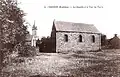 La chapelle Sainte-Reine (après sa reconstruction dans le bourg) et la tour de l'église paroissiale vers 1925 (carte postale)
