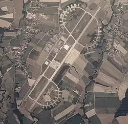 L'Ancien aéroport de Belfort - Fontaine en 2003.