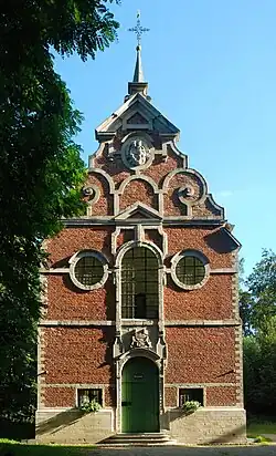 La façade principale.