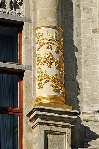 Base de colonnedu premier étage.