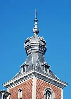 Couronnement à bulbe.