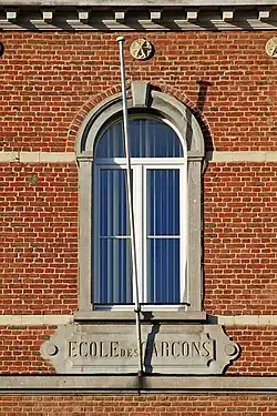 Fenêtre de l'école des garçons.