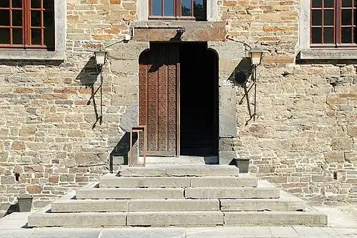 La porte d'entrée.