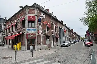 Rue de Namur depuis la place d'Armes.