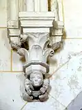 Cul-de-lampe au sud.
