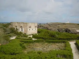 Fort Sarah-Bernhardt et phare des Poulains