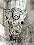 Tête hurlante au collatéral nord (angle nord-est).