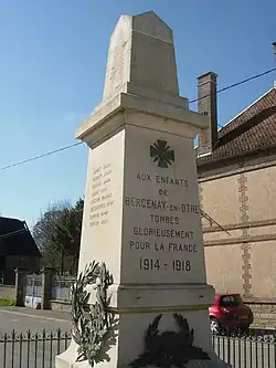 Le monument aux morts.