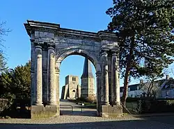 La Porte de Marbre, ancienne porte d'entrée de l'abbaye