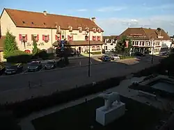 Actuel Relais Bernard Loiseau, vu depuis le square Alexandre-Dumaine.