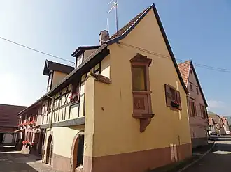 Maison avec oriel de 1618.