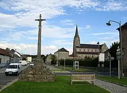 La croix de pierre de Bernaville.