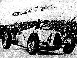 Photo d'une monoplace Auto Union en course.