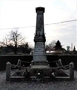 Le monument aux morts.