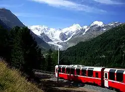 Train au glacier de Morteratsch.