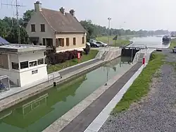L'écluse no&nbsp;3 du canal latéral à l'Aisne.