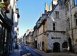 La rue au carrefour rue Ronchaux.