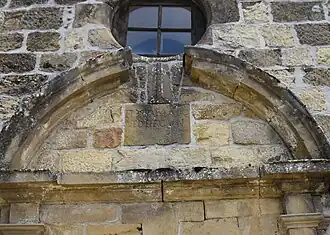 Pierre portant la date de reconstruction de l'église: 1734.