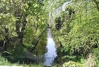 Une courte section du canal existe toujours dans le :parc Betts&nbsp;(en) dans le district d'Anerley