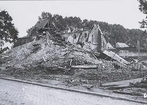 Ruines de l'église dynamitées par les Allemands en mars 1917.