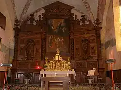 Le chœur et le retable.