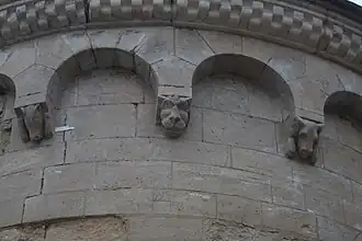 Sculptures sur l'abside.