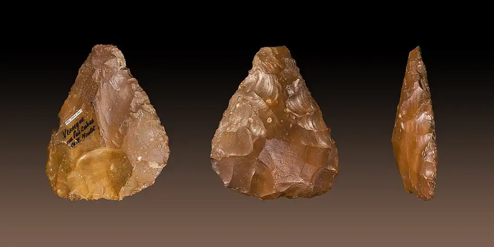 Biface en silex  - Venerque - Muséum de Toulouse