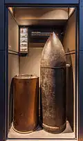 Un obus et une douille de la Grosse Bertha, exposés au Musée d'histoire de l'armement de Rastatt.