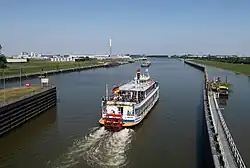 Le canal : le canal d'Amsterdam au Rhin près de Tiel.