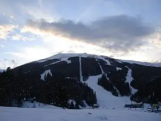 Vue du sommet des pistes de ski du Bjelašnica.