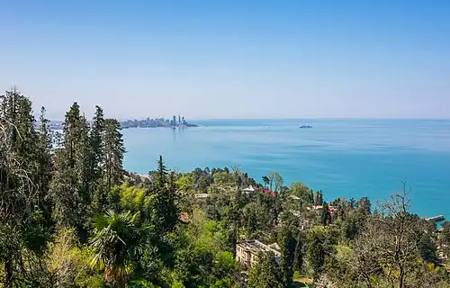 Panorama sur Batoumi avec l'horizon des nouveaux gratte-ciel.