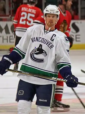 Photo de Sedin avec le maillot blanc des Canucks de Vancouver
